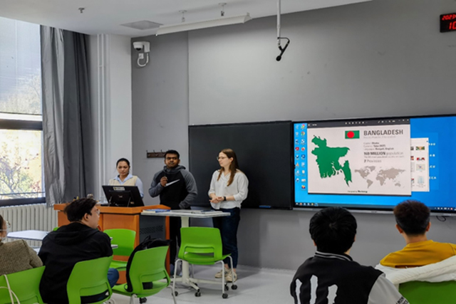 留学生作客beat365官方网站研究生课堂共同探讨中国式现代化1.jpg
