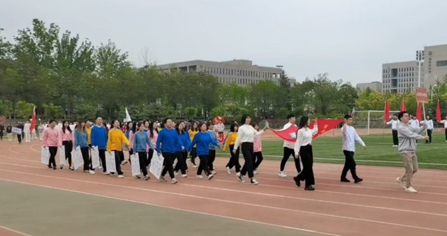 beat365官方网站在第60届校运会拼搏奋进.jpg